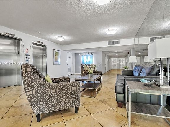 3rd image of 3900 Oaks Clubhouse Dr APT 411
