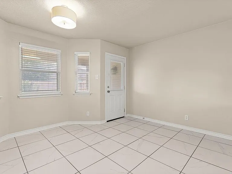 4703 Stonehaven Dr — Photo 13
