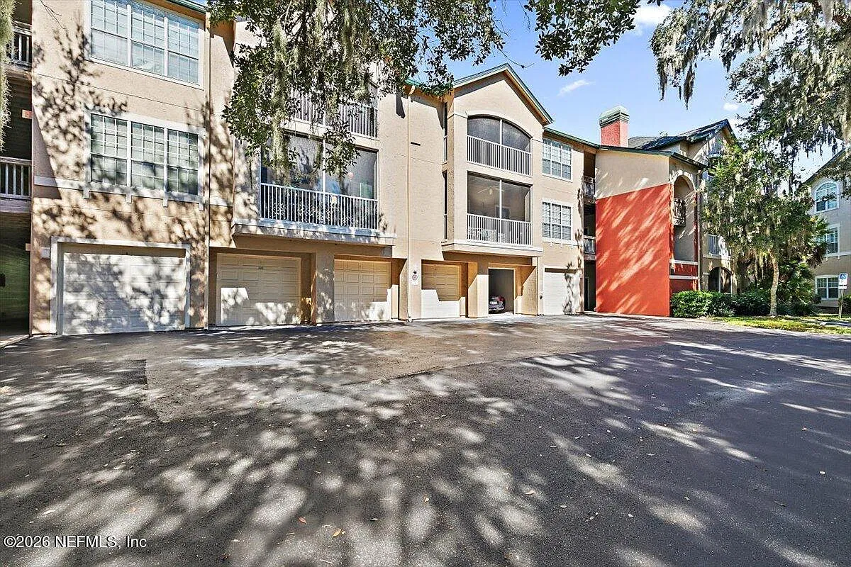 2 bed, 2.0 bath, 1065 sqft, $1,950 — Photo 1