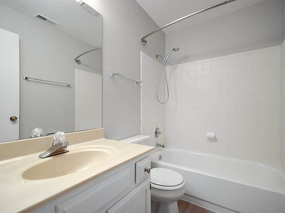 5th image of 2791 Glasgow Ct Unit W2