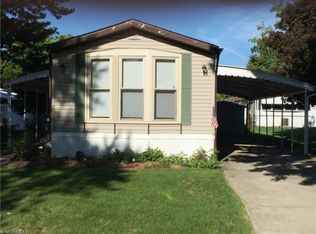 3 Pageant Ln #3, Olmsted Falls, OH 44138