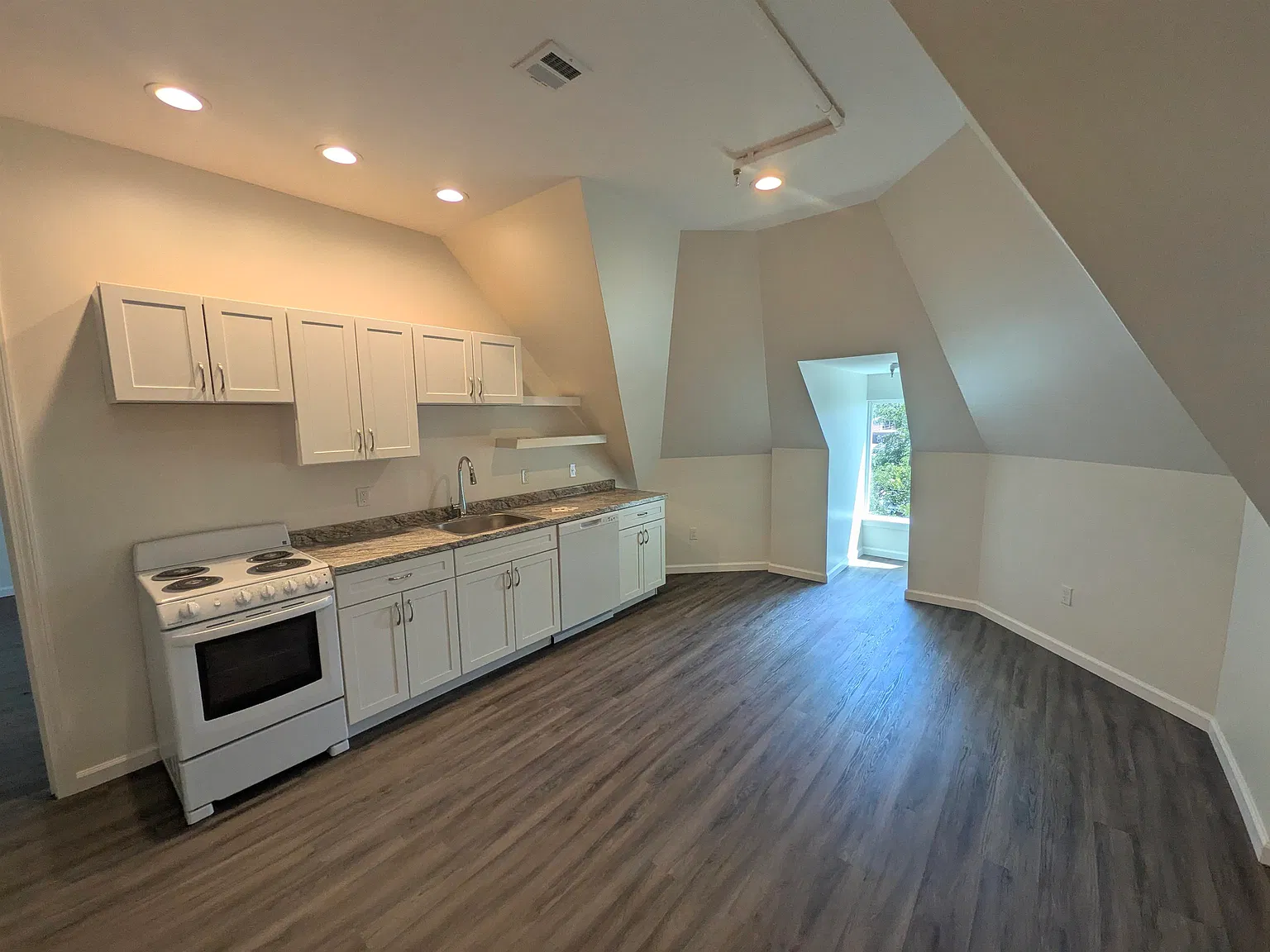 2 bed, 1.0 bath, 1100 sqft, $2,750 — Photo 2