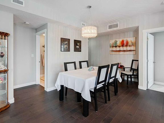 5th image of 32 Varsity Estates Cir NW #402