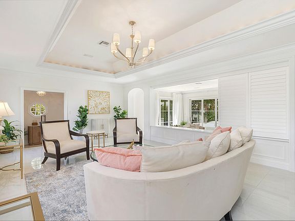3rd image of 216 Bahama Ln