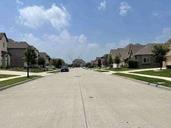 Exterior Neighborhood (street photo)