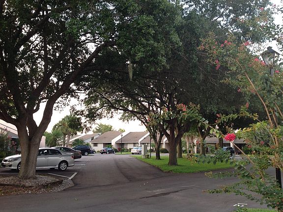 Beautifully maintained complex