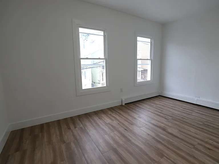 9 Maple St #2R — Photo 4
