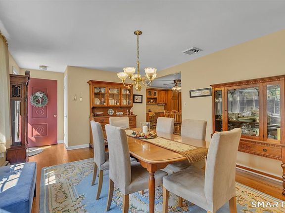 4th image of 28 Centerbrook Road