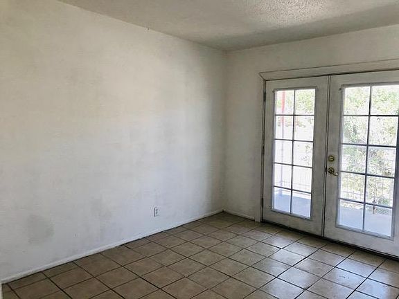 3rd image of 4421 Sunrise Ave #4