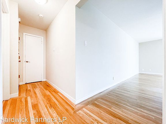 3rd image of 201 Moraga St #3