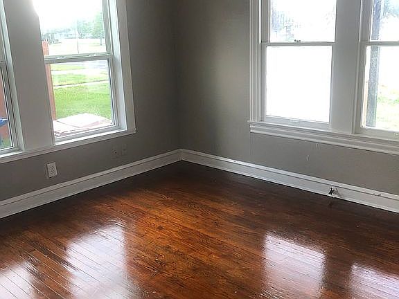 3rd image of 430 Louisiana Ave