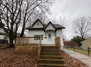 262 3rd St NE, Barberton, OH 44203