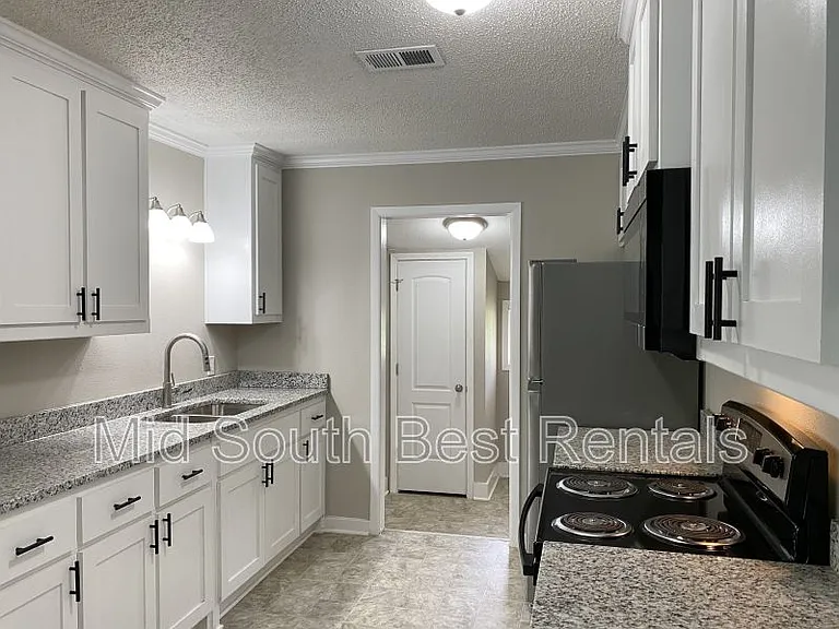 112 Smart St — Photo 2