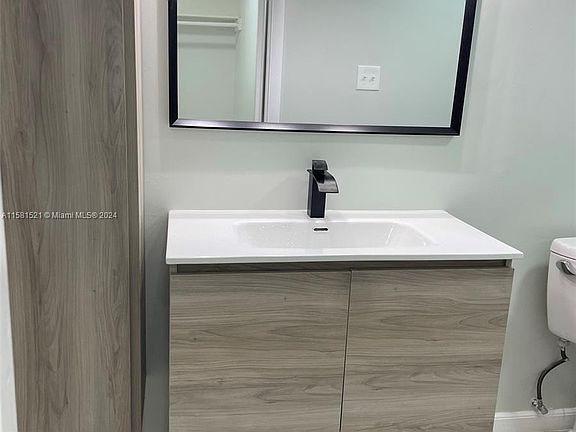 2nd image of 1021 Mockingbird Ln APT 206