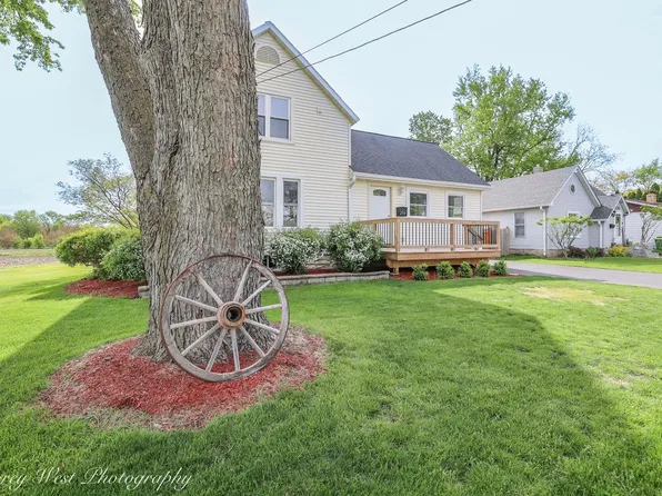 230 Sabin St, Sycamore, IL 60178