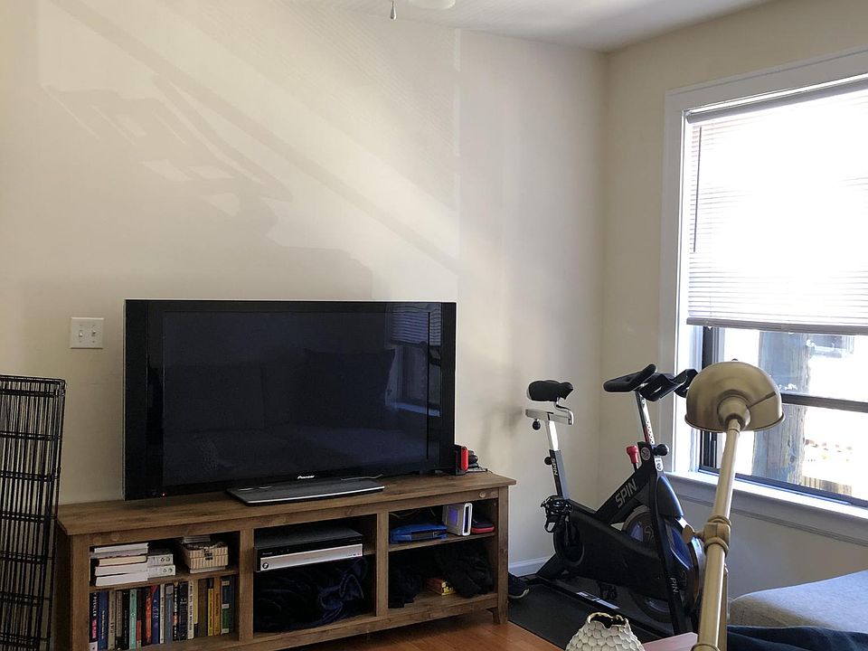 1st image of 2833 N Cambridge Ave APT 2B