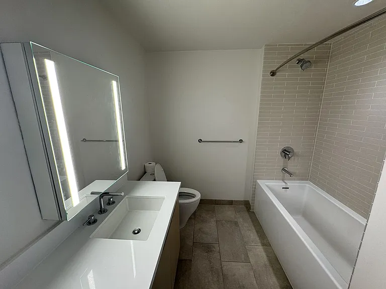 1001 Queen St #3704 — Photo 31