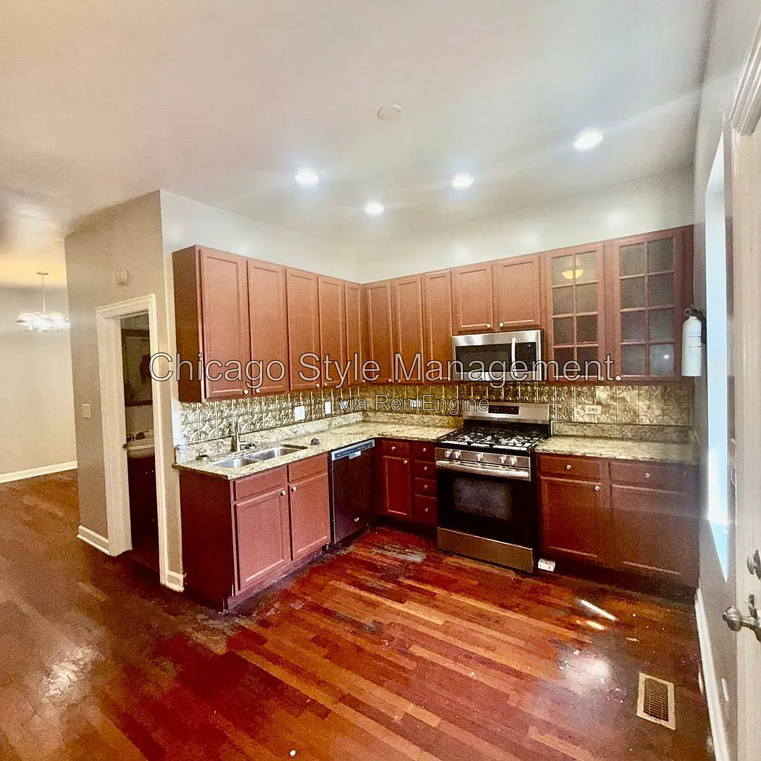 4 bed, 3.0 bath, $2,500 — Photo 4