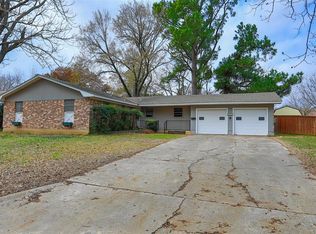 1909 Laurel Rd, Gainesville, TX 76240
