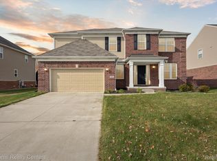 49615 Gracechurch Rd, Macomb, MI 48044