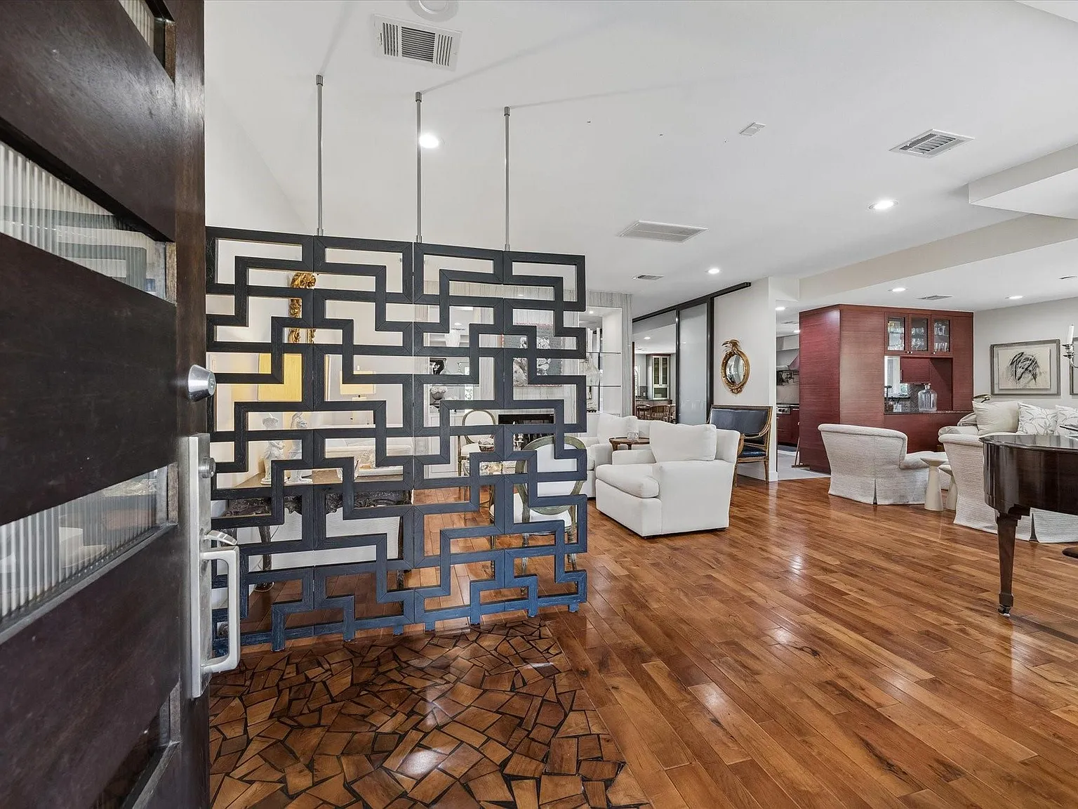 4 bed, 3.5 bath, 3896 sqft, $11,795 — Photo 4