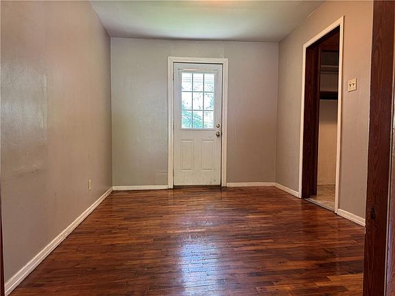 5th image of 123 Clark Ave
