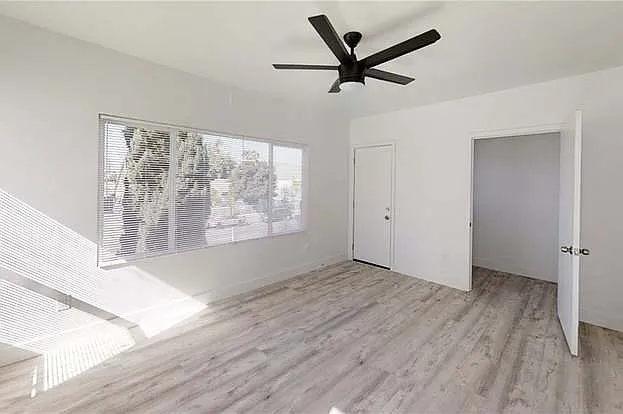 2 bed, 1.5 bath, 975 sqft, $2,600 — Photo 2