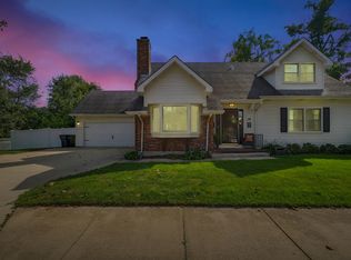 10 W 12th Ave, Naperville, IL 60563