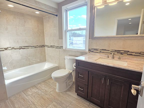 5th image of 638 Malcolm Pl #2