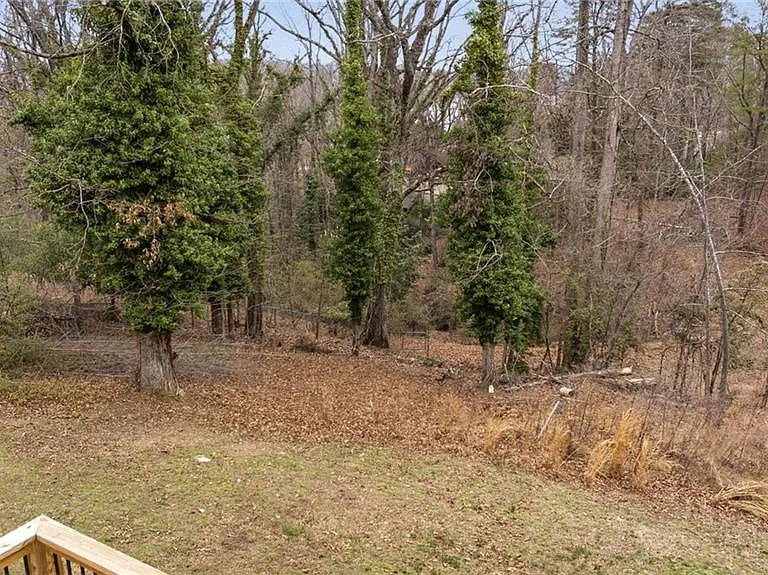 2176 Riverside Dr — Photo 30