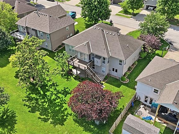 5th image of 807 NW Poplar Ct