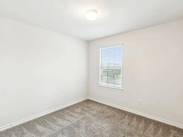 401 Gallop Dr — Photo 15