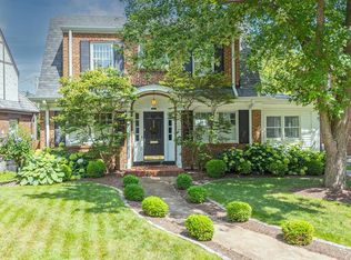 422 Mission Ct, Saint Louis, MO 63130