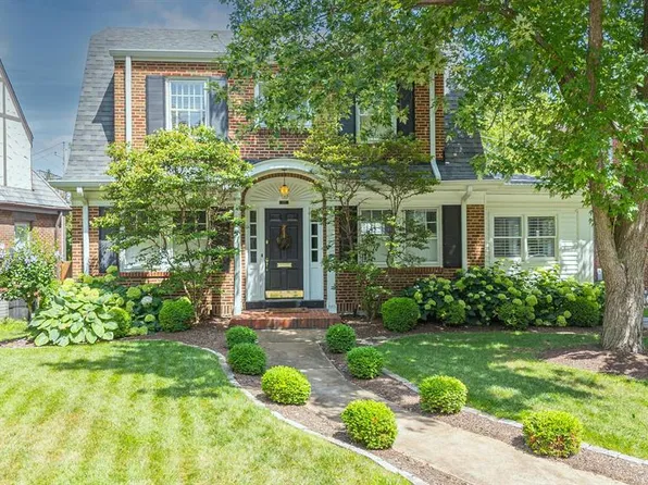 422 Mission Ct, Saint Louis, MO 63130