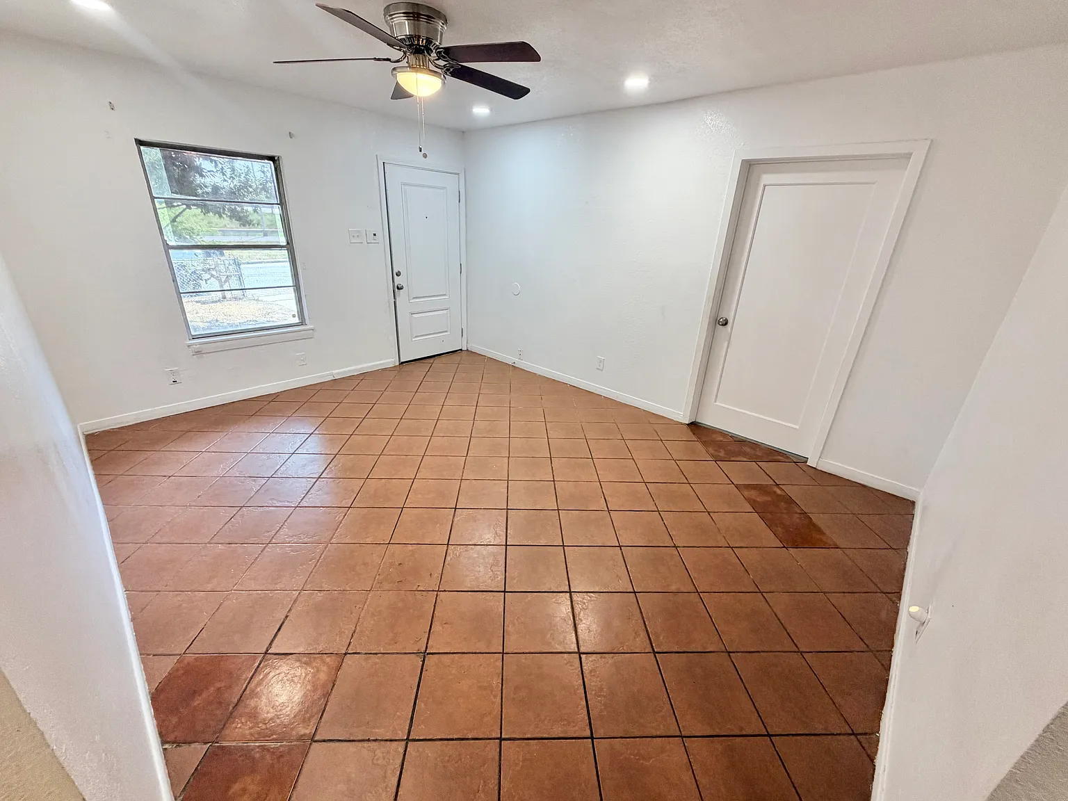 4 bed, 1316 sqft, $1,550 — Photo 4