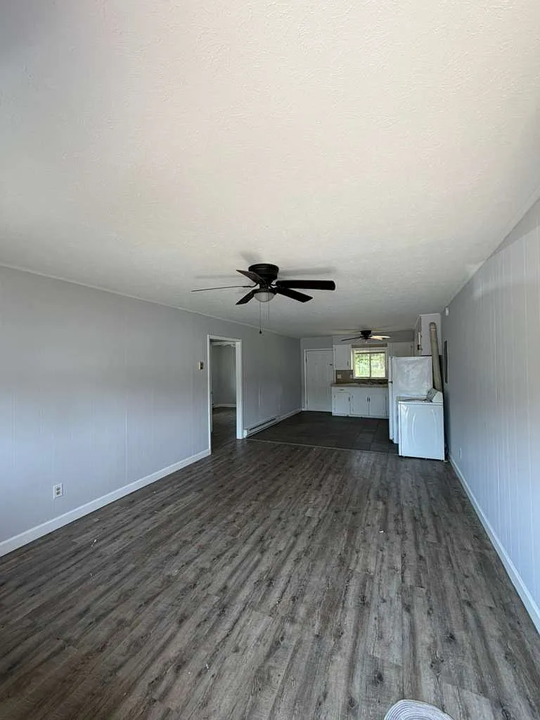 2 bed, 1000 sqft, $1,350 — Photo 2