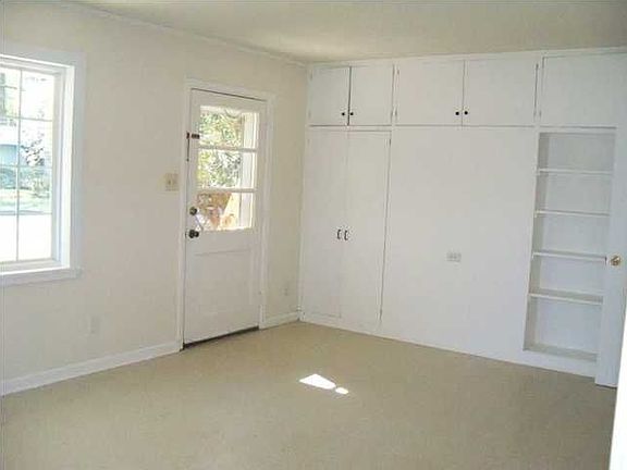 5th image of 706 Louise Dr W