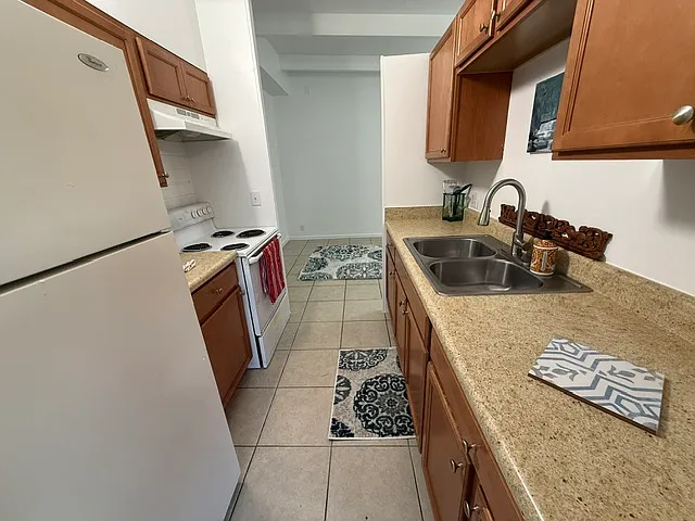 6251 N 48th Ave #4 — Photo 7