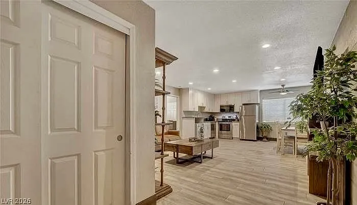 2 bed, 2.0 bath, 943 sqft, $1,275 — Photo 4