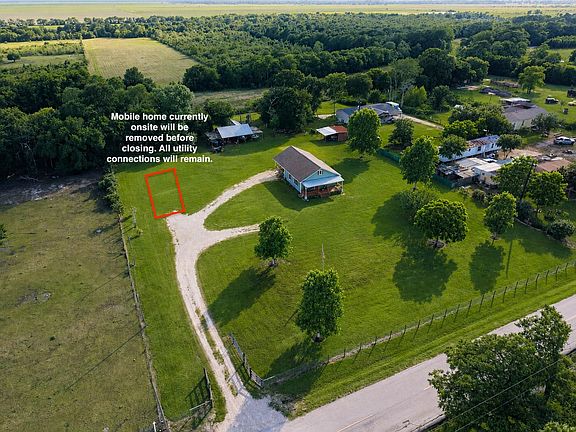 3rd image of 2240 Meyer Rd