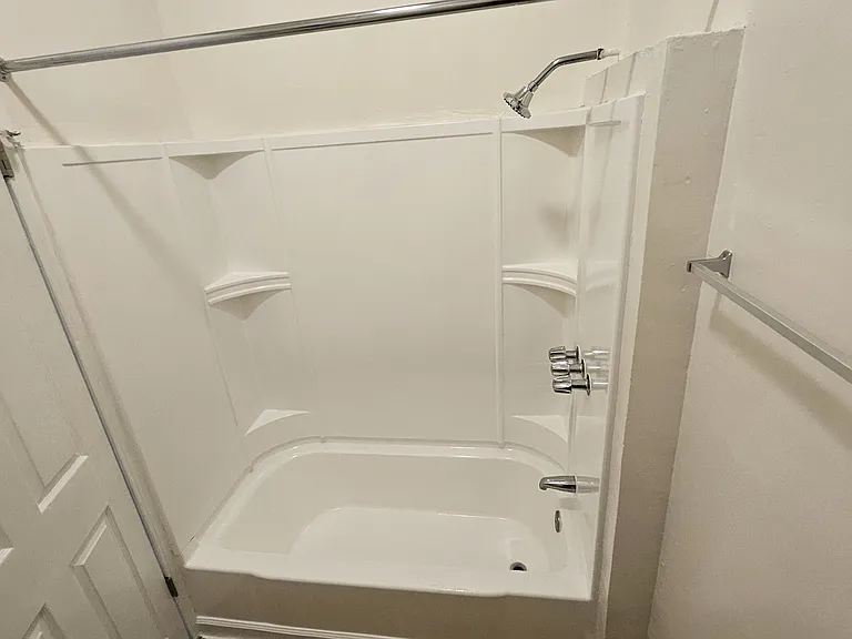 743 S Burlington Ave #6 — Photo 8