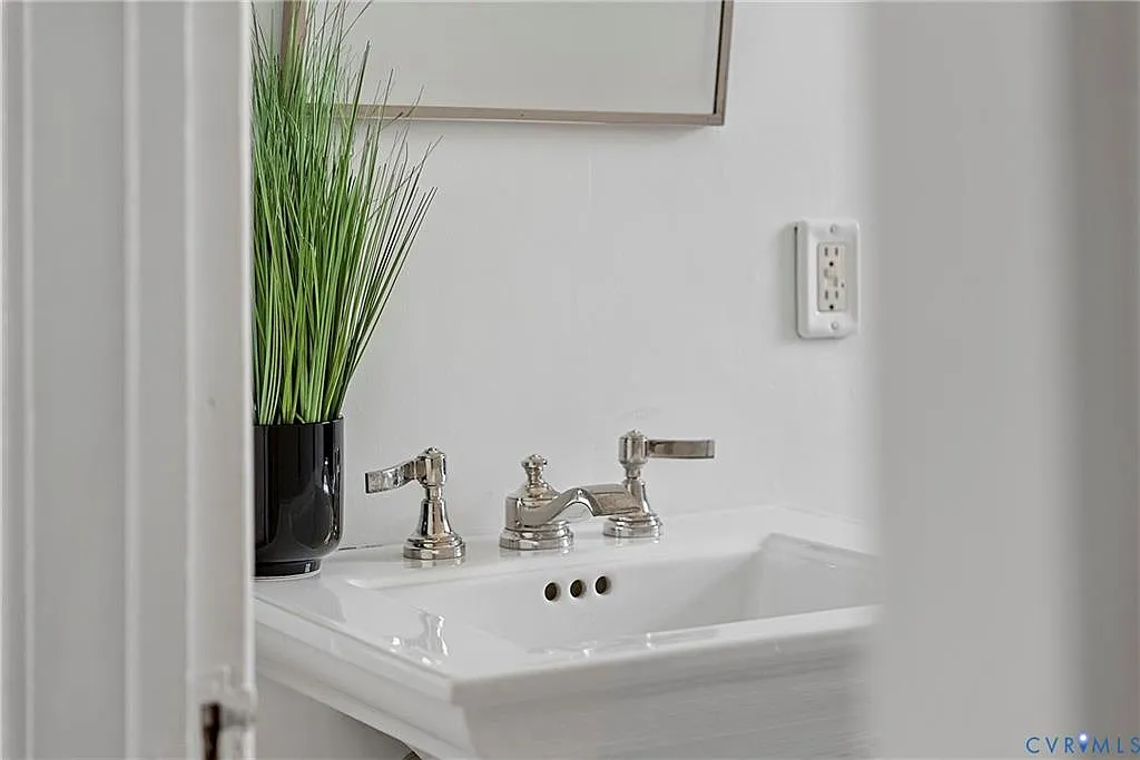 3 bed, 1300 sqft, $2,300 — Photo 2