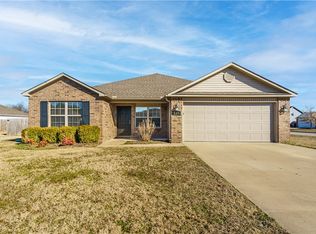 236 Glory Ln, Bethel Heights, AR 72764