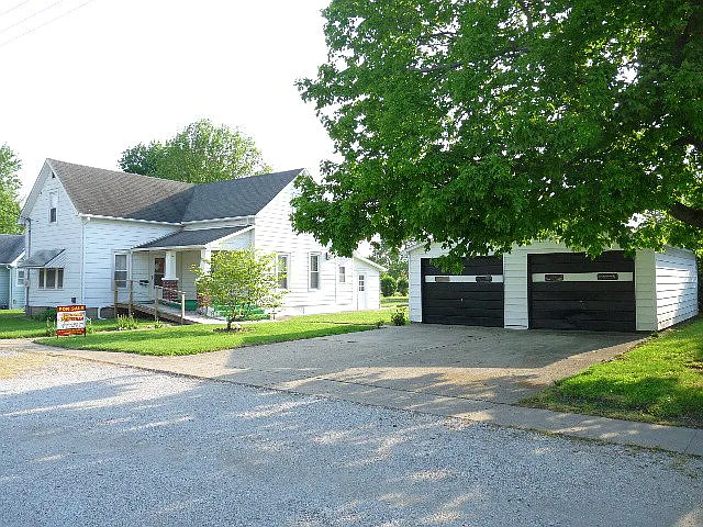 140 Bridgett St photo 1