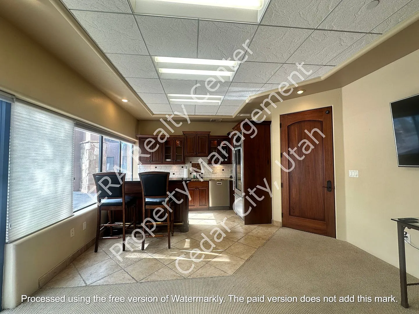 Large 1 bed / 1 bath Condo on North End of Town — Photo 3