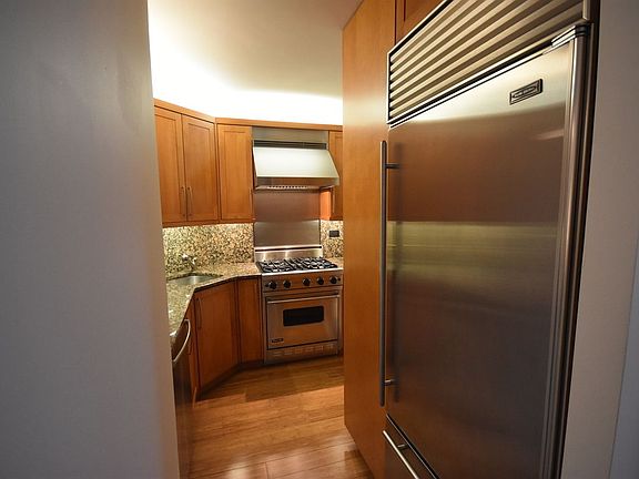 5th image of 415 E 37th St APT 15L