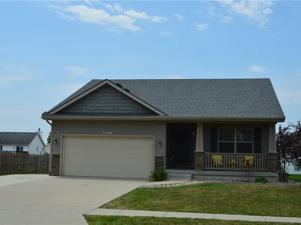 2405 White Oak Ln, Granger, IA 50109