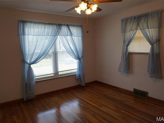 4th image of 125 W Felton Ave