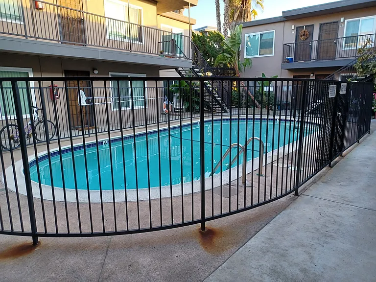 Sapphire Apartments — Photo 3