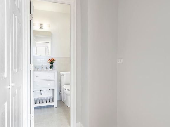 4th image of 251 E 32nd St #11D